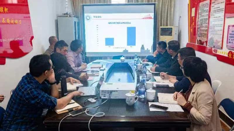在挑选短视频拍摄厂家时，应关注以下方面：